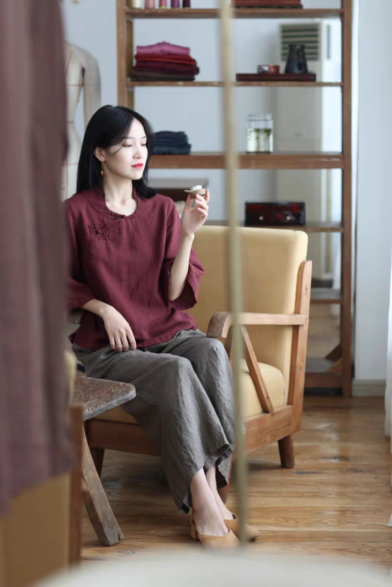 Curved Crew Neck Pankou Cheongsam Top in Maroon