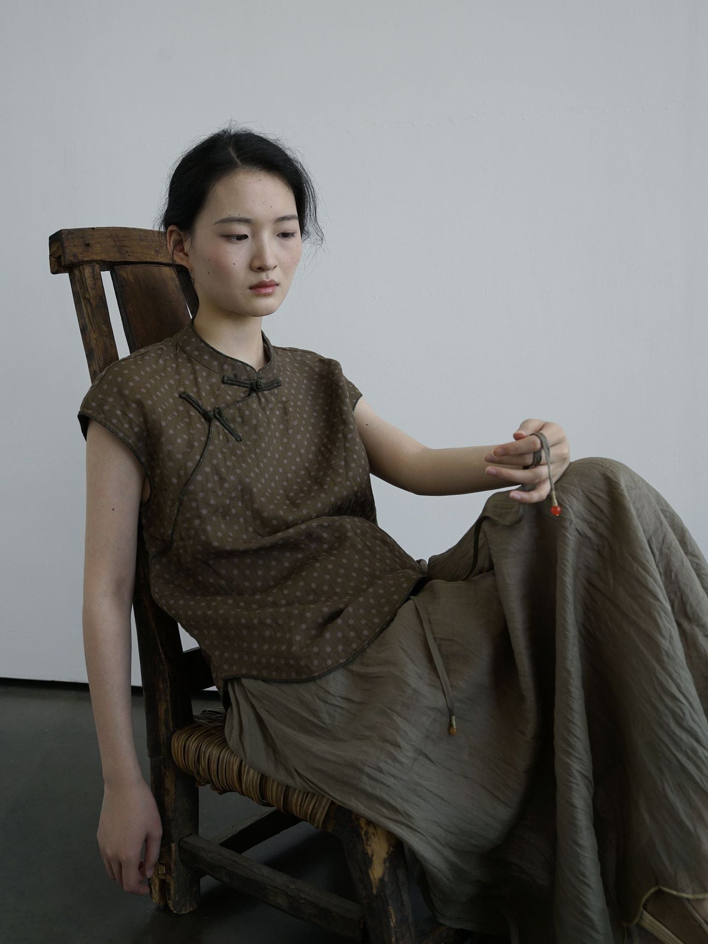 Polka Dot Cap Sleeve Cheongsam Top in Brown