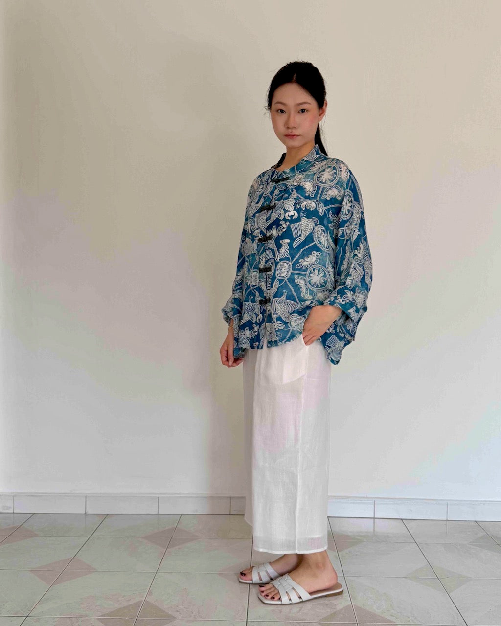 Chinese Button Butterfly Sleeve Cheongsam Qipao Top in Blue Print