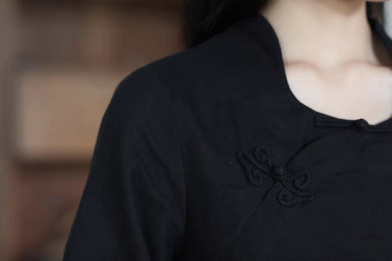 Curved Crew Neck Pankou Cheongsam Top in Black