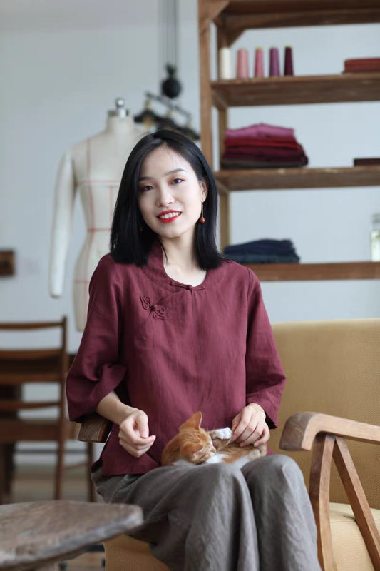 Curved Crew Neck Pankou Cheongsam Top in Maroon